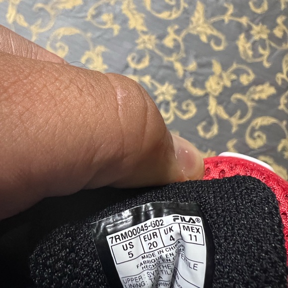 Child Fila shoes like new - Picture 4 of 5